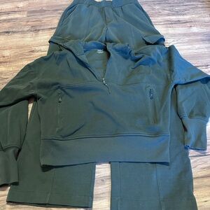 Old Navy Green Half-Zip Pullover and Pants Set size medium